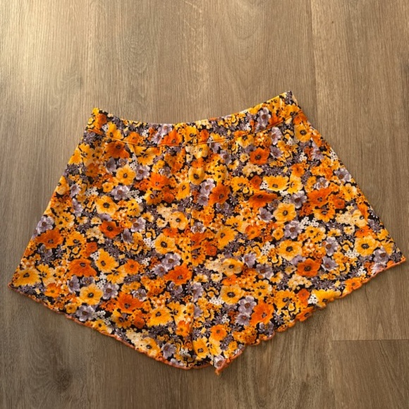 Floral ruffle short sz S - Picture 3 of 3